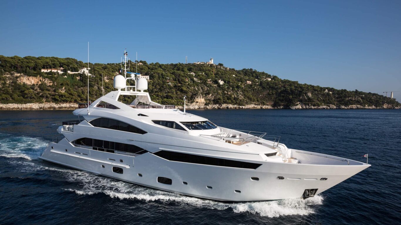 Luxury Charter Yacht THUMPER