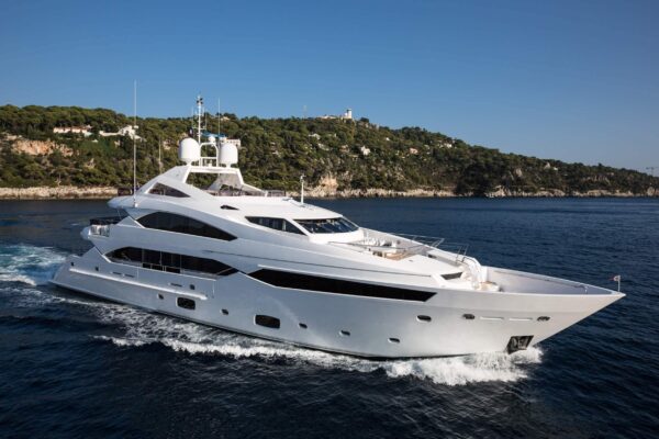 Thumper luxury superyacht charter