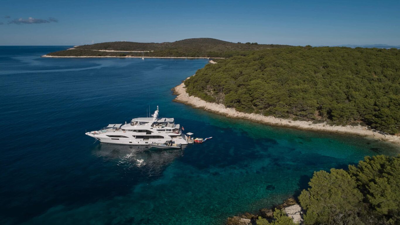 Luxury Charter Yacht HAPPY ME