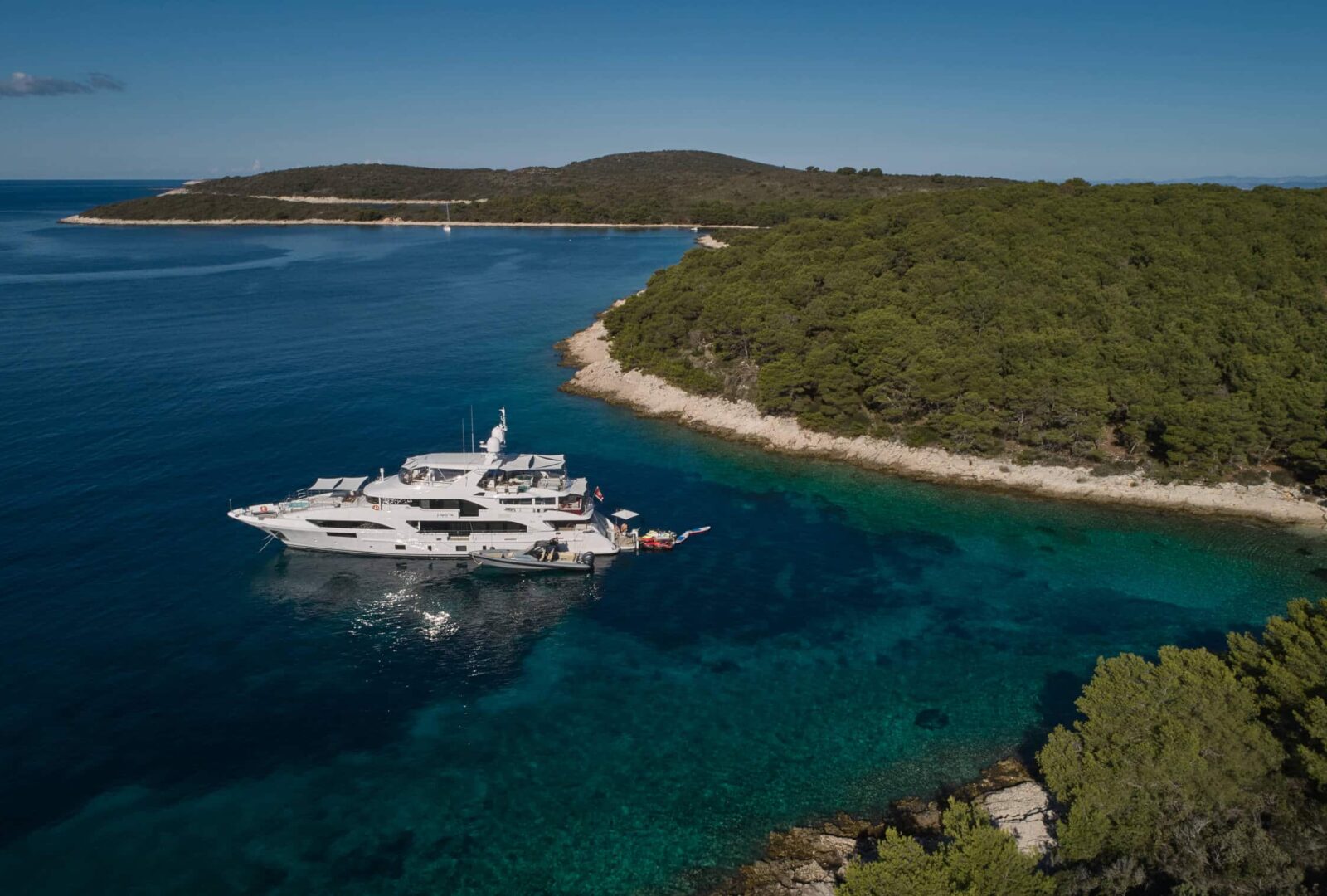 Luxury Charter Yacht HAPPY ME