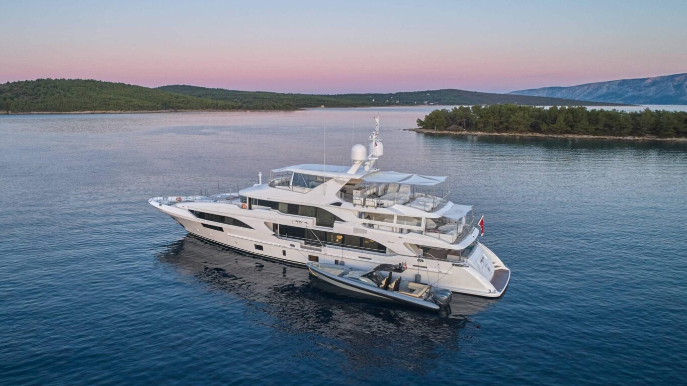 Luxury Charter Yacht HAPPY ME