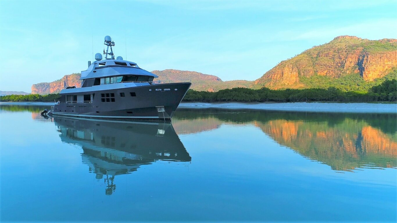 Luxury charter yacht AKIKO