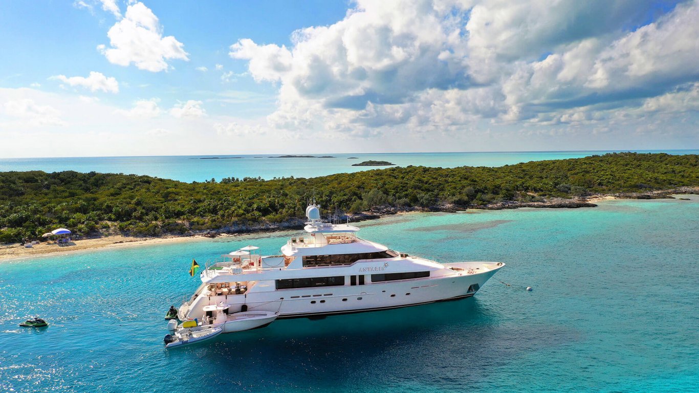 Luxury Charter Yacht ANTARES