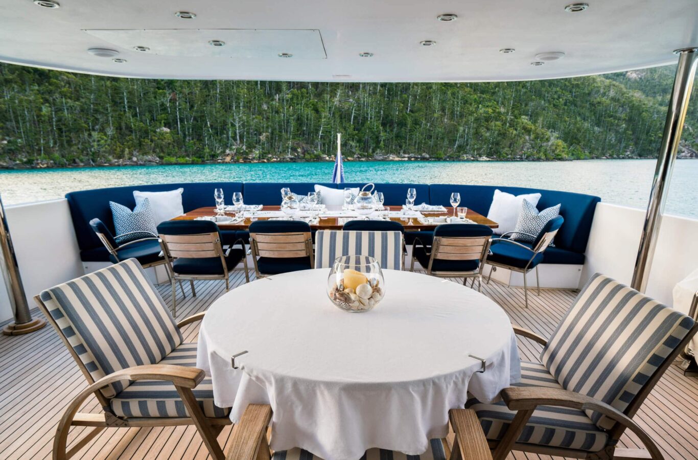 De Lisle III luxury superyacht charter bridge deck dining