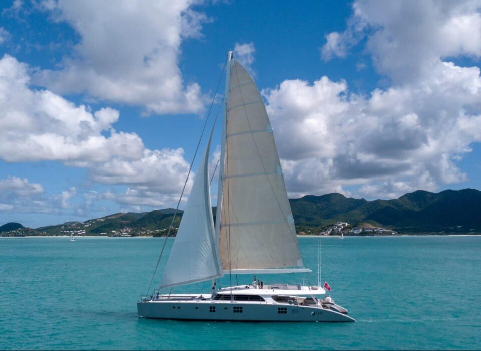 Luxury Charter Yacht CHE