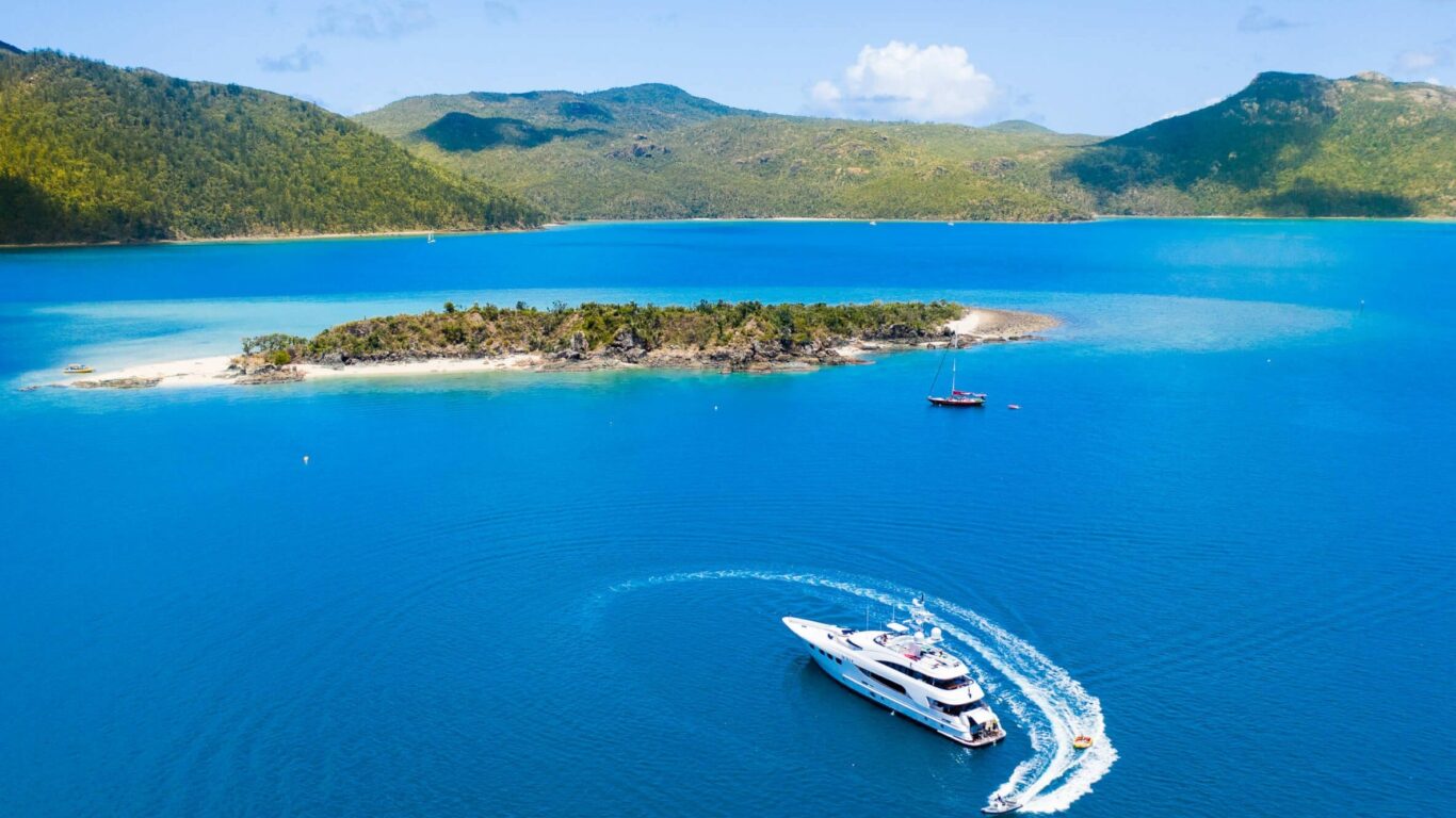 Luxury Charter Yacht DE LISLE III