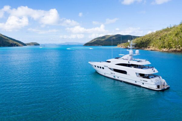 De Lisle III luxury superyacht charter