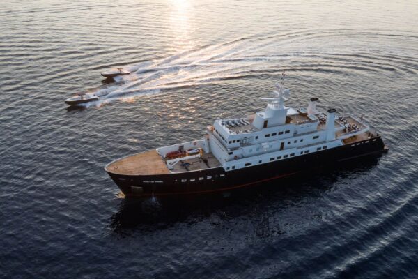 Luxury Charter Yacht BLEU DE NIMES