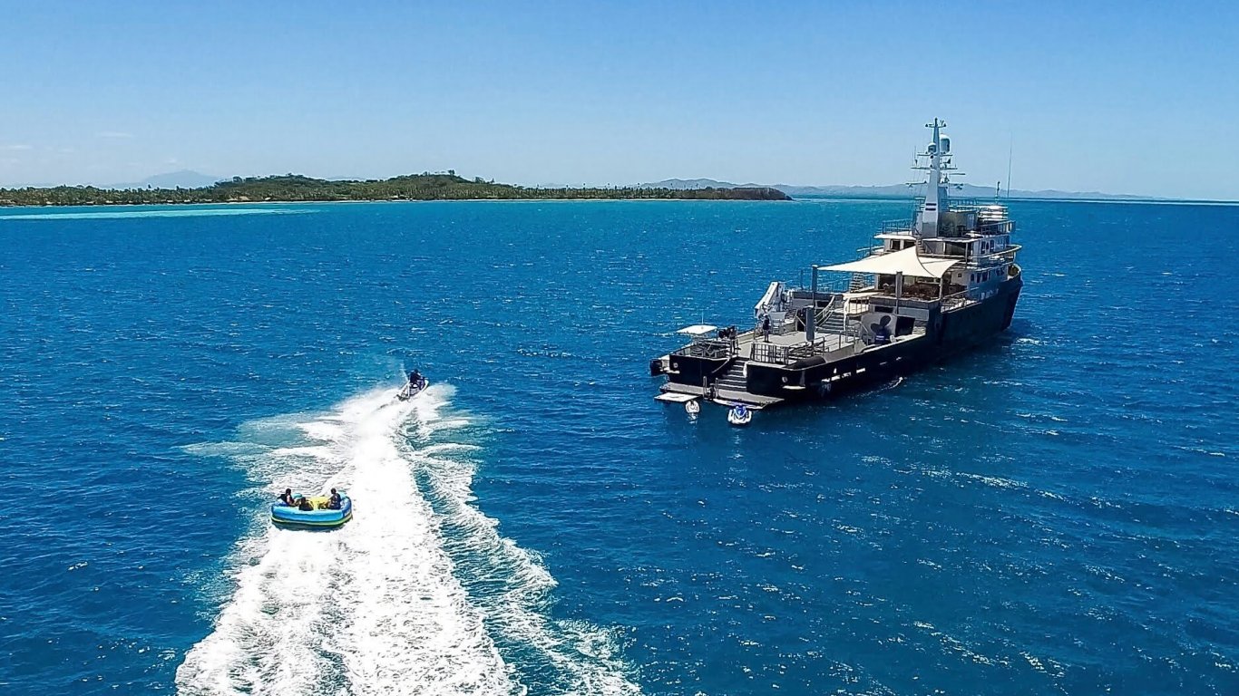 Luxury Charter Yacht LATITUDE