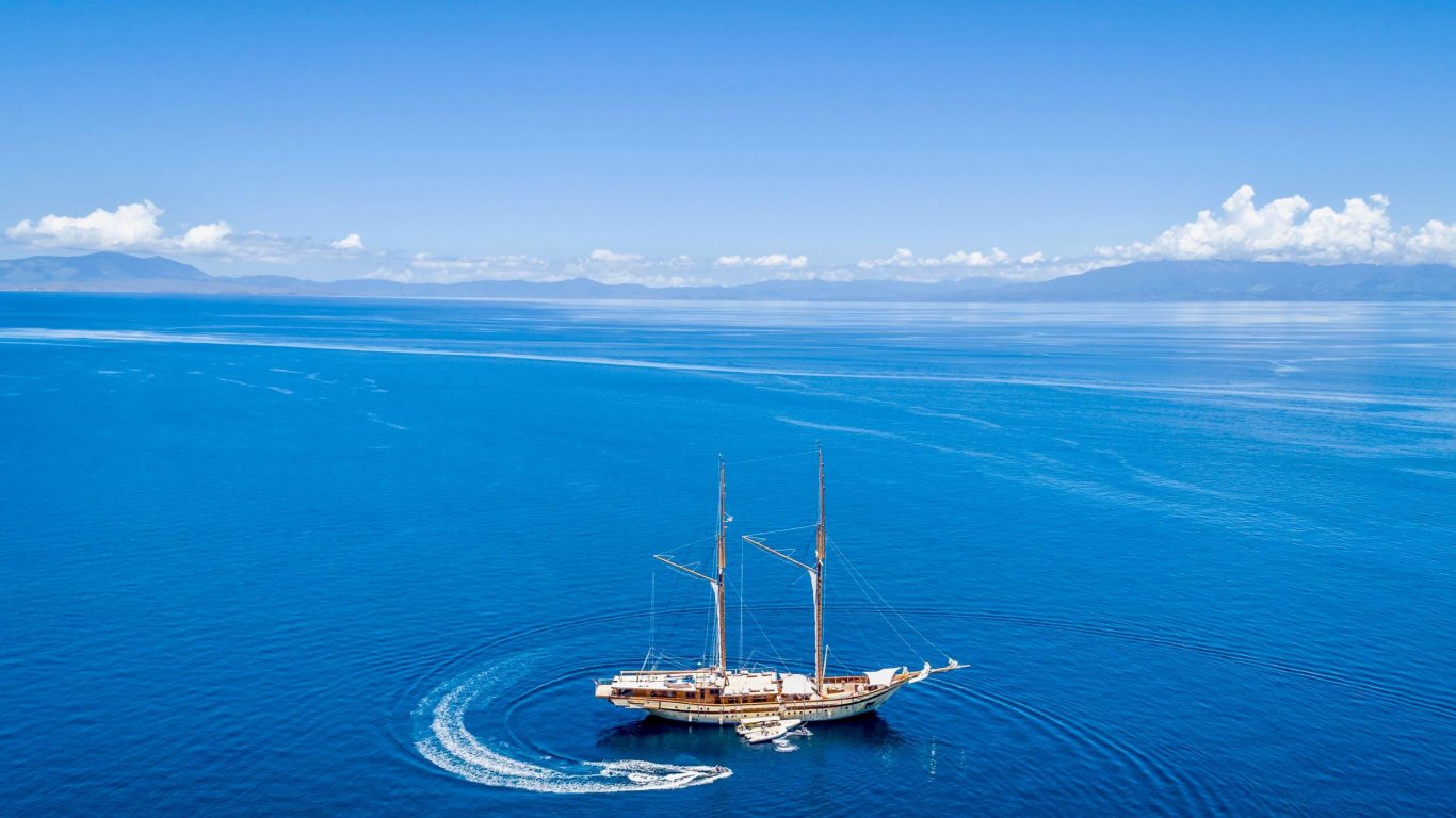 Luxury Charter Yacht LAMIMA