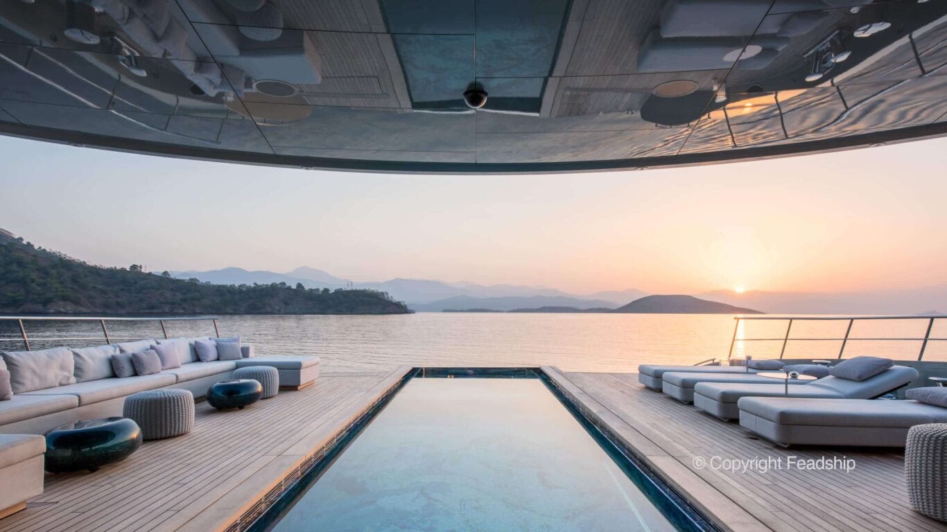 Luxury Charter Yacht SAVANNAH