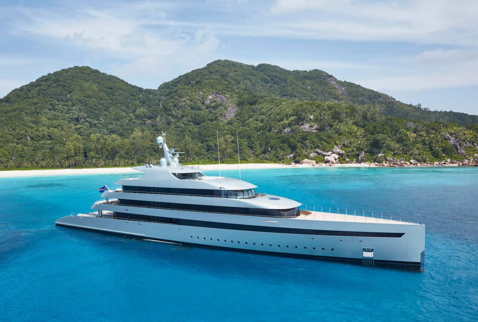 Luxury Charter Yacht SAVANNAH