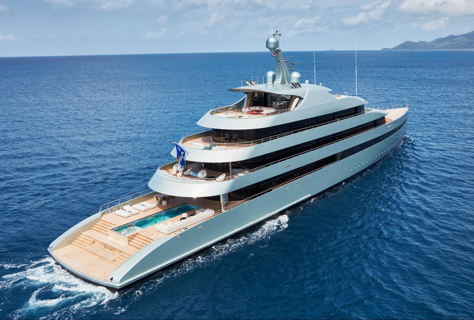 Luxury Charter Yacht SAVANNAH