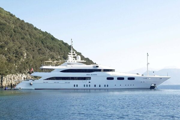 MIA RAMA luxury superyacht charter