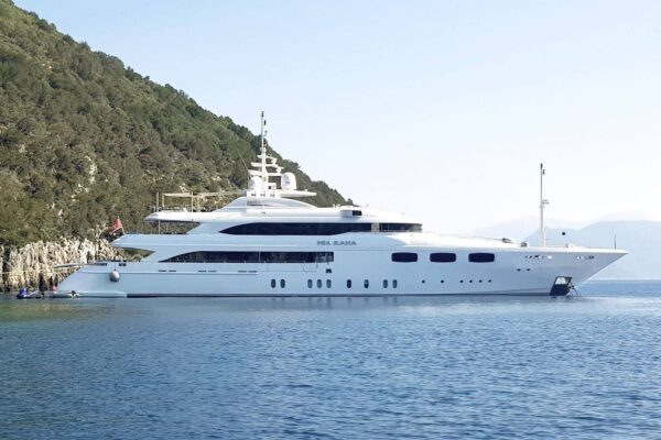 MIA RAMA luxury superyacht charter