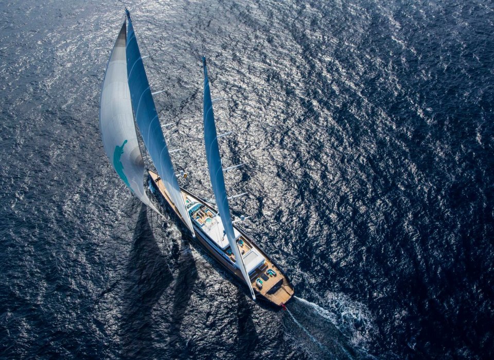 AQUIJO superyacht charter sailing