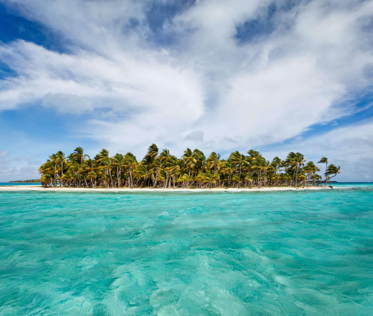 Idyllic tropical island and turquoise ocean water in Bahamas