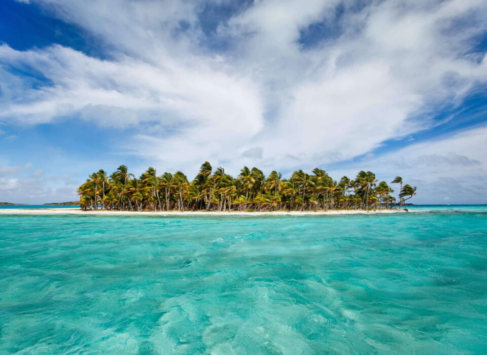 Idyllic tropical island and turquoise ocean water in Bahamas