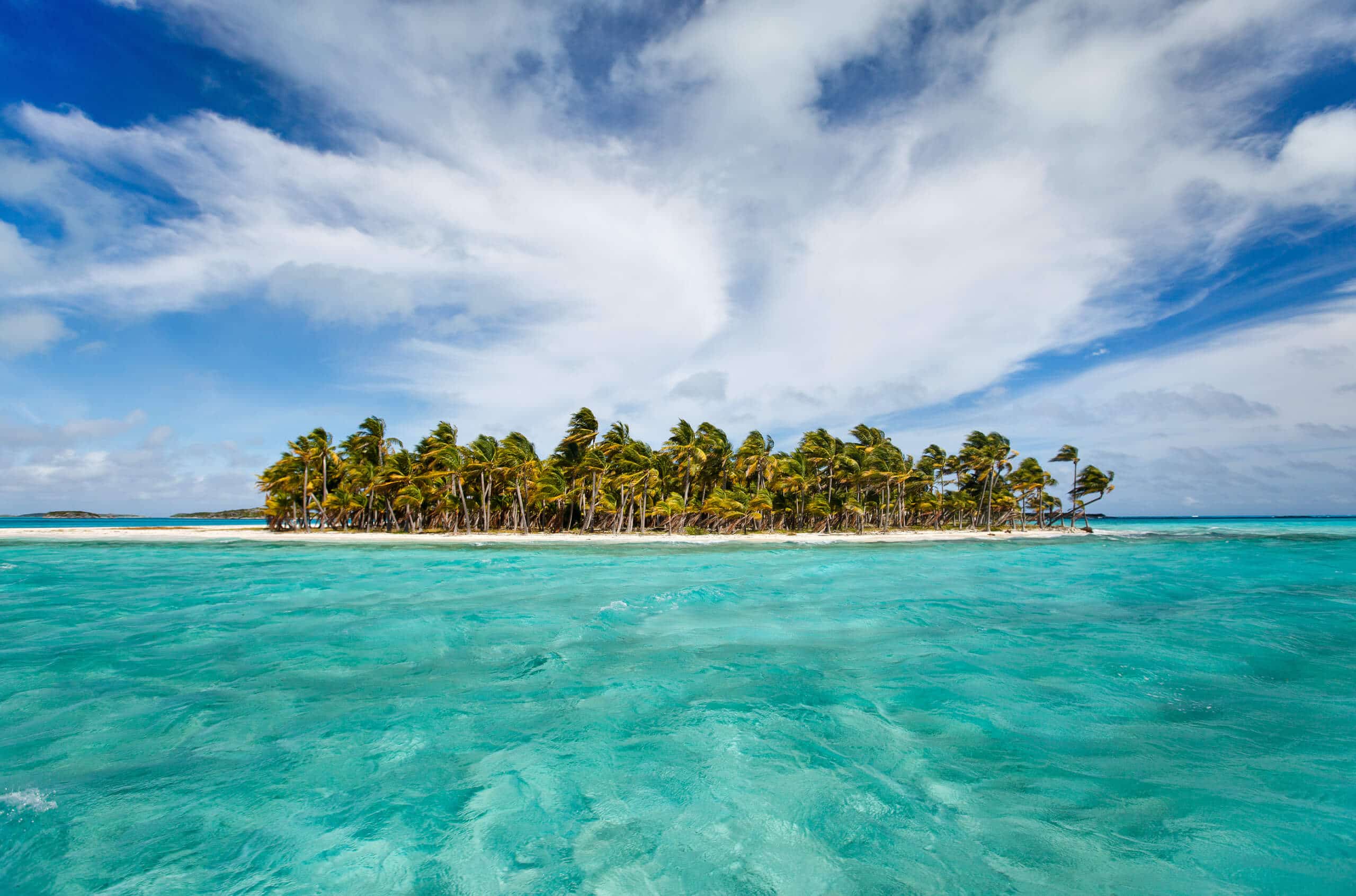 Idyllic tropical island and turquoise ocean water in Bahamas