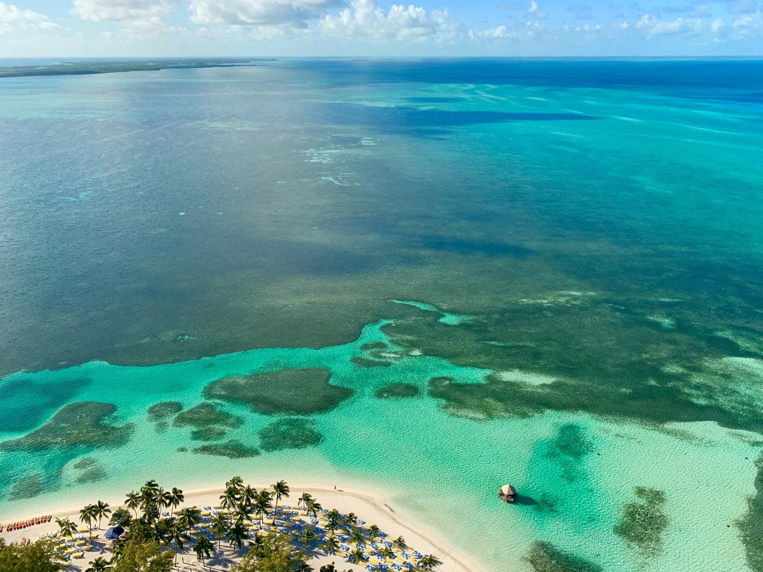 Horizon view of the ocean in the Bahamas Caribbean superyacht charter