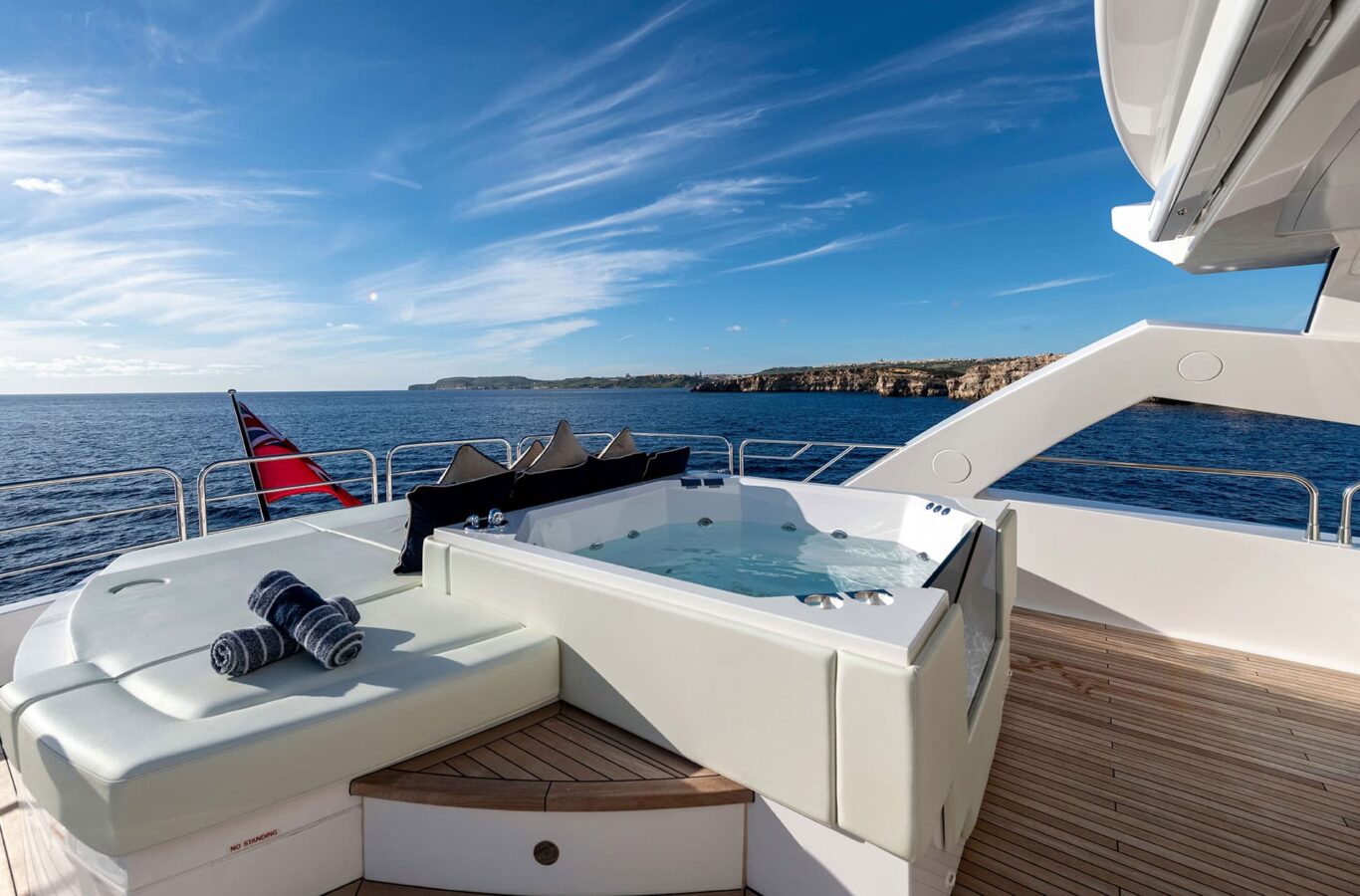 superYacht ANYA Jacuzzi