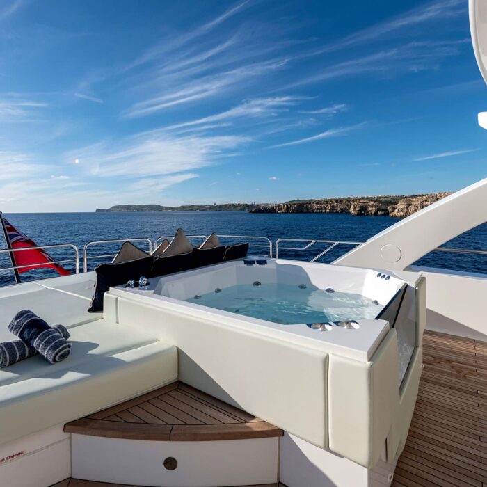 superYacht ANYA Jacuzzi