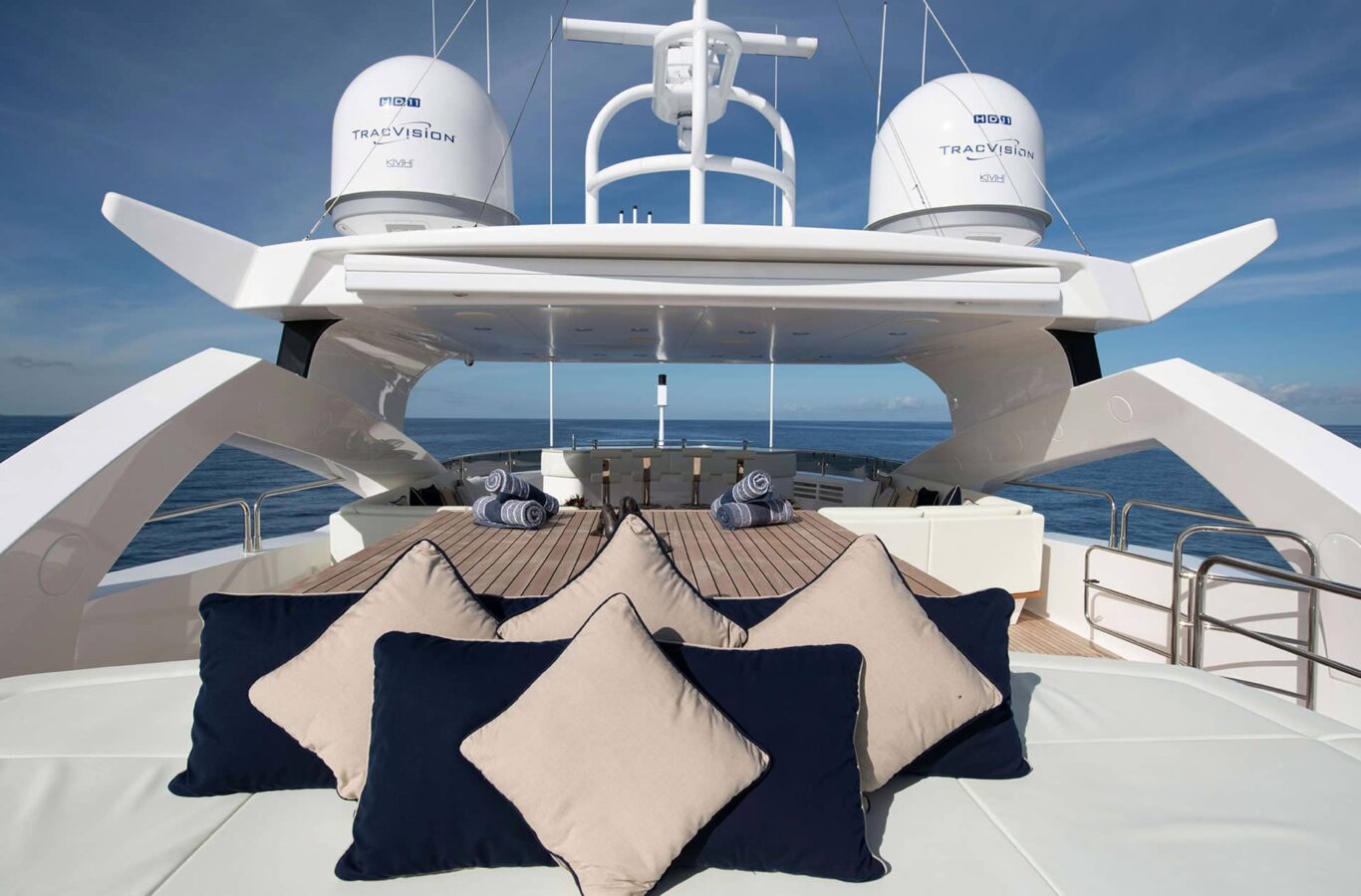 superyacht ANYA Sun Pads