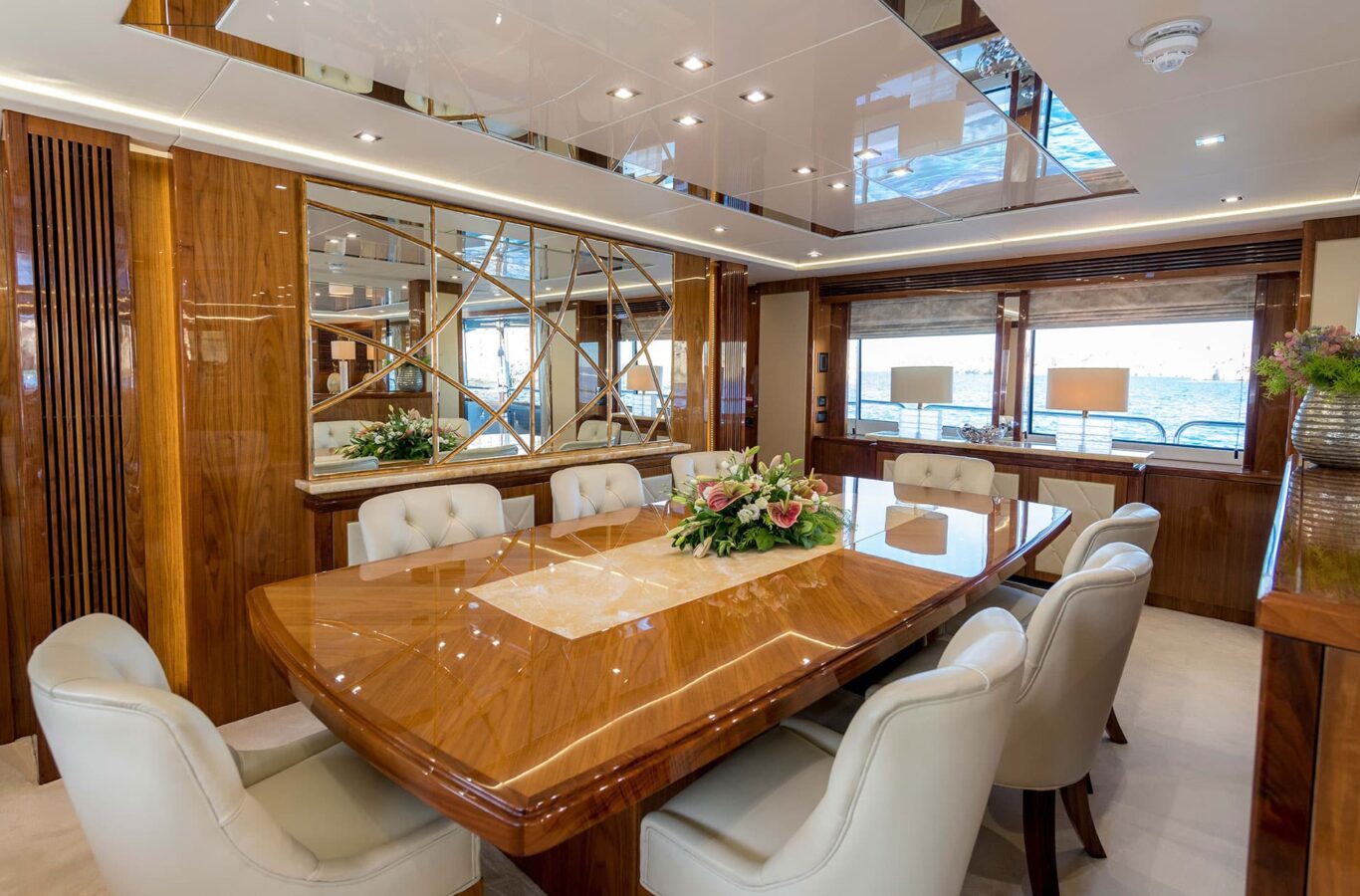 superyacht ANYA Main Deck Dining Table