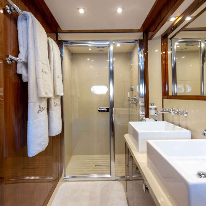 superyacht ANYA Guest Bathroom