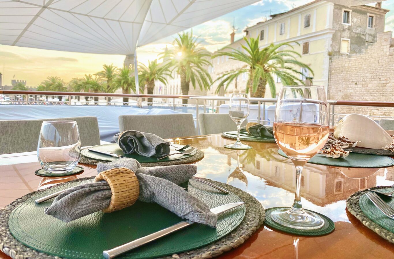 Valentina ii Superyacht dining