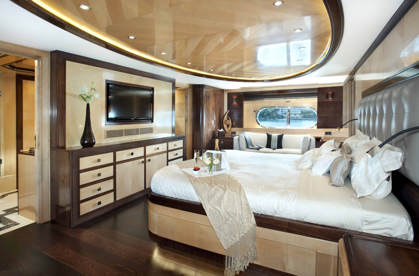Superyacht Christina G Saloon