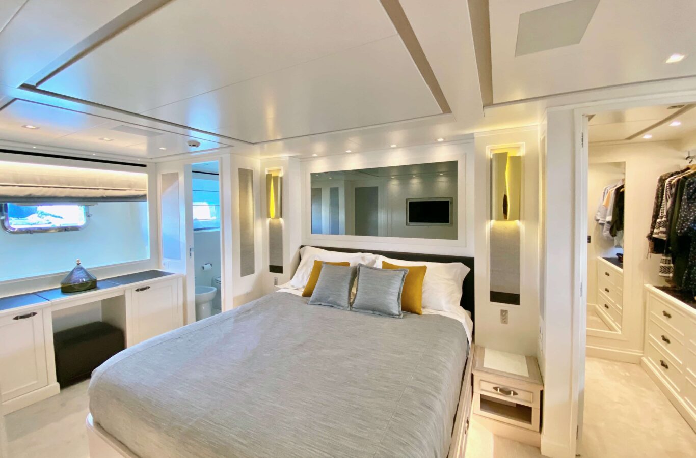 Valentina ii Superyacht master bedroom