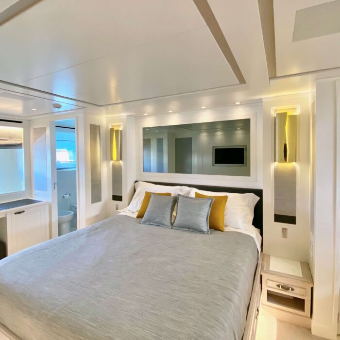 Valentina ii Superyacht master bedroom