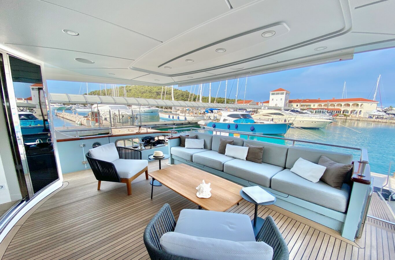 Valentina ii Superyacht deck