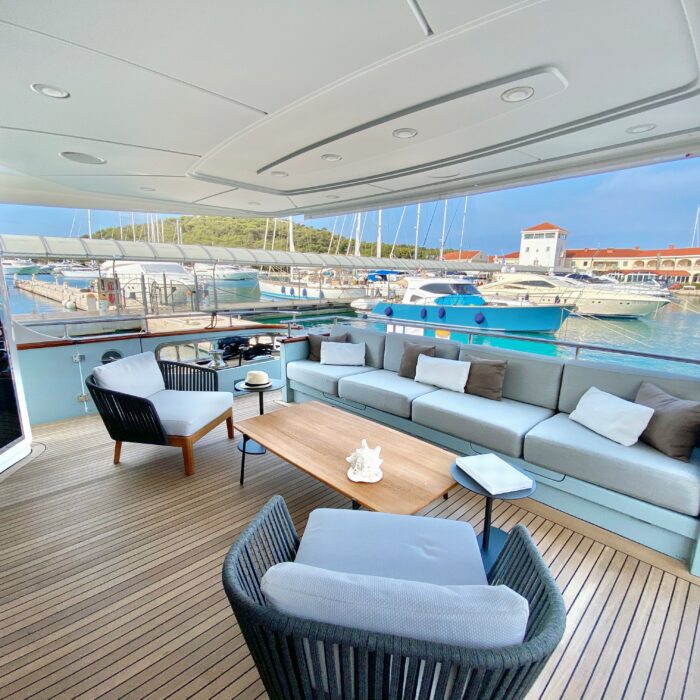 Valentina ii Superyacht deck