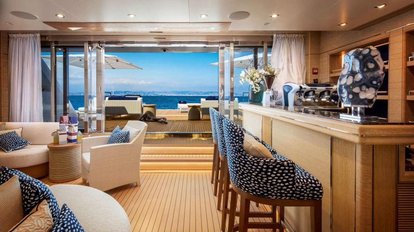 LADY JORGIA beach club