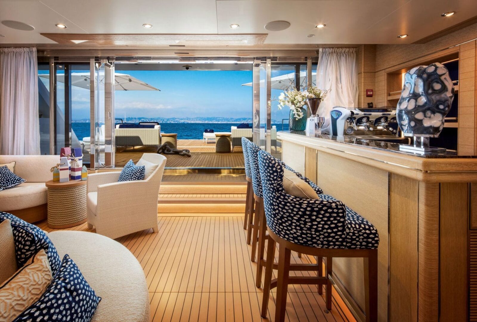 LADY JORGIA beach club