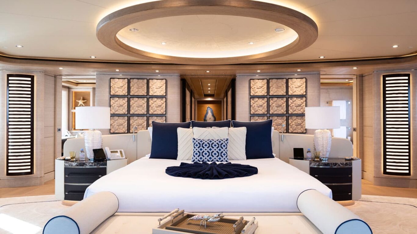 LADY JORGIA master bedroom